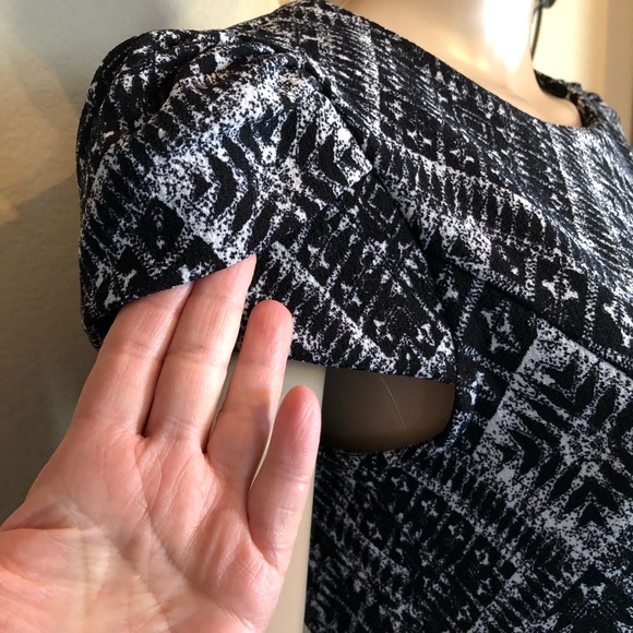 🌼H&M flattering black & white pattern dress! Sz.8 - Picture 3 of 5